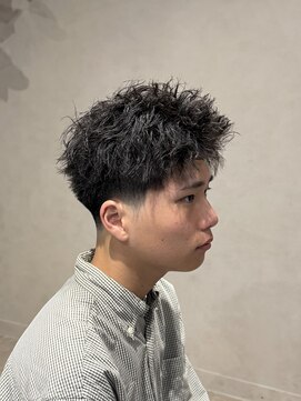 ジレス(Jiles) テーパーフェード/スパイキーショート/ピンパーマ