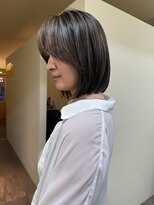 ヒントステーション(HINTSTATION)&nbsp;〈浅草 半個室〉立体感白髪ぼかし細かめハイライトメッシュボブ