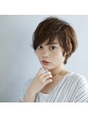 すっきりフォルムの雑誌BAILA風ショートヘア