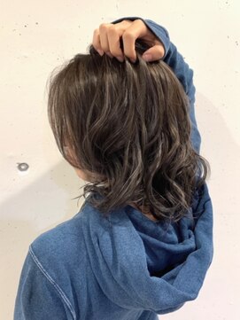 美容室 リアン(Lien) シルバーアッシュ×ミディアムボブ