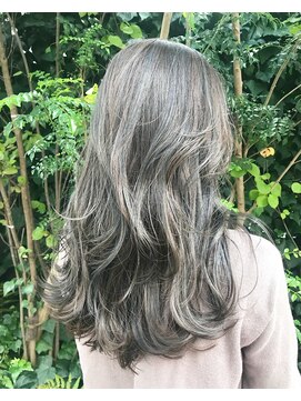 ニースヘアギャラリー 上野御徒町店(Neece hair gallery by across) 《Kiko＊おすすめ》外国人風カラー＊オリーブグレージュカラー