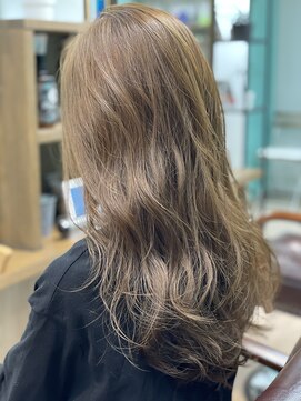 ヘアジーナ(Hair Jina) サンドベージュのウェーブロングスタイル☆