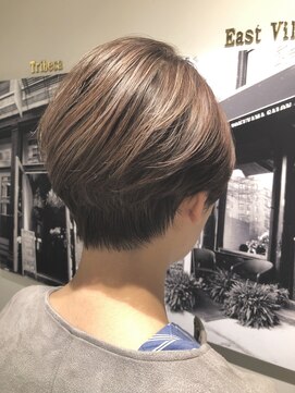 リバレッジ 白金(Leverage) 大人可愛いナチュラルベージュハンサムショート