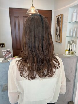 ネッコ(necco) ふんわり大人可愛いレイヤースタイル