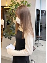 アム(am)&nbsp;グレージュ切りっぱなしボブ前髪ありミニボブミルクティベージュ