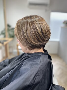 ニュカ(NuKa) 似合わせ、ショートボブ、アッシュ、ハイライト