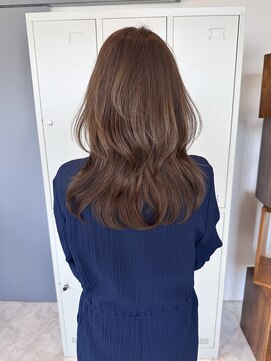 ヨム(YOMU) 韓国風“大人レイヤー”スタイル