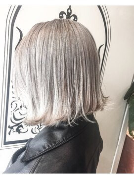 サロンドミルク 原宿(salon de MiLK) シースルーハイライト×シルバーホワイト×外ハネボブ