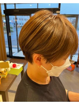 りんごの木 篠ノ井駅前店 耳出し大人ショート/耳だしショート