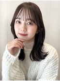外ハネレイヤーミディアム シースルーバング 顔まわりカット