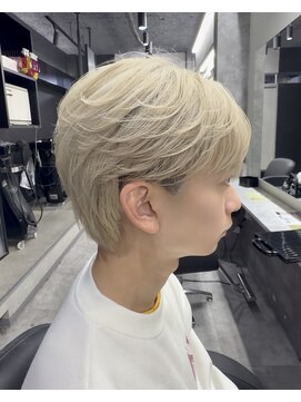 アイトーキョー 池袋(AI TOKYO) ホワイトフェザーショート/池袋/池袋駅