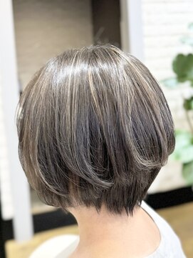 シュヴー 築地(CHEVEUX) 明るい白髪染め/白髪ぼかし/丸みショート/40代/50代/60代/