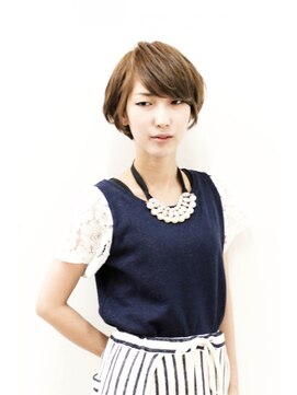 エメリヘアー(Emeli Hair) 秋色グレーベージュのショートボブ