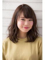 小顔斜めバング＆厚めバングのマーメイドアッシュハニーヘア