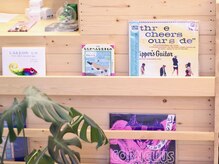 フロントに立てかけてある可愛い絵本達もお忘れなく。