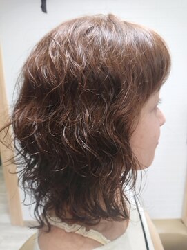 ヘアー ガーデン アンジュ(hair garden Ange) アッシュカラー＋ミディアムレイヤー＋フェミニンパーマ