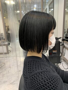 エスカーラ 表参道(THE ESCALA) ネイビーブルー×前下がりボブ【タビラマユミ】