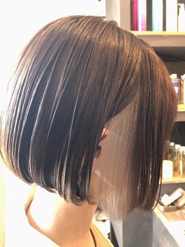 ベランダ(veranda) ミニボブにインナーカラーホワイトベージュを♪