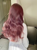 ロング　韓国ヘア　ピンク　巻き髪