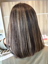 ラヴィエール(LAVIERE by R-EVOLUT)&nbsp;ハイライトグレージュ白髪ぼかし白髪染めミディアムレイヤー柏