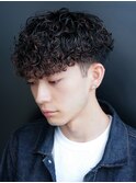 スーツ短髪ツーブロック束感モテる黒髪シークレットパーマ流行