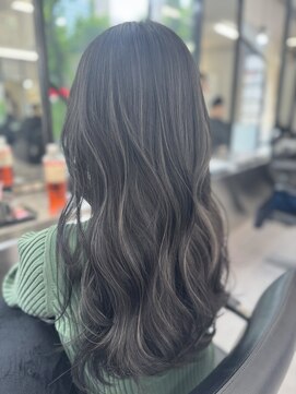 アルドーレフィエロ シンサイバシ(Ardore fiero shinsaibashi) コントラスト極ハイライト☆グレーベージュ☆20代30代40代