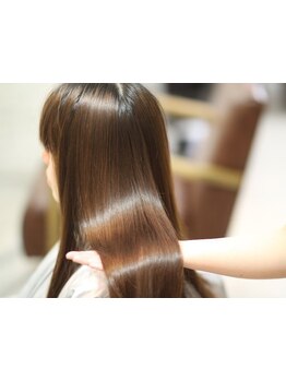 髪の内部からしっかり補修し、艶のある髪に♪カラーやパーマの繰り返しで傷んだ髪の毛もしっかりケア☆