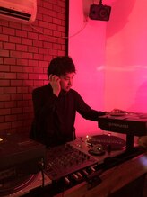 【stylist 篠塚】音楽が好きでサロンBGMを担当させて頂いています。DJ活動を始め音楽を嗜んでおります。