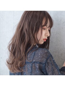 アトリエ フェム(atelier.fem) atelier.fem　ロングウェーブ×アッシュベージュ