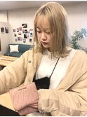 クリーミーベージュ