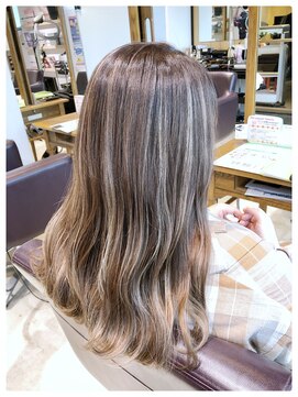 トゥルース 獨協大学前店(Hair&Make TRUTH) 光に溶け込むハイライト