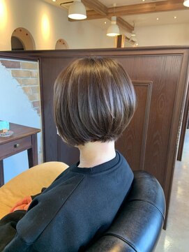 アドラーブル 長岡新保店(adorable) 丸み ひし形ショートボブ 前下がり 小顔カット 透明感グレージュ