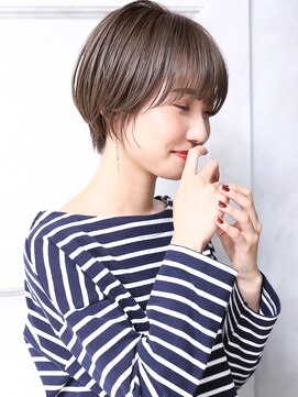 クラッチ 博多(CLUTCH) 大人可愛い小顔美髪ツヤ髪シアーグレージュ横顔美人A4