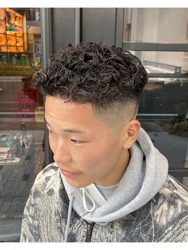 フォーコーナーズ(Four Corners) スパイラルパーマ／スキンフェード／バーバー