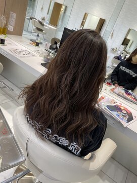 ケンジ 洋光台(KENJE) 【細めのスジ感白髪ぼかしハイライトカラー】【洋光台美容室】