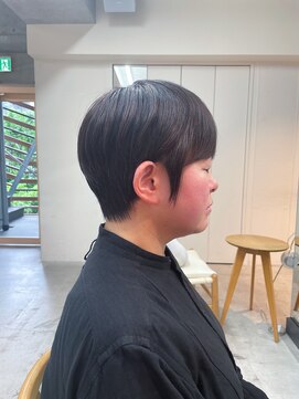 ミィ 浦和(mee) デザインカラールイヤーカット/ウェットヘア／オリーブベージュ