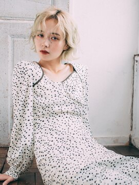 ヴィカーム(VICALM) 20代、30代、40代外ハネ ハイトーン 外ハネ くびれショート