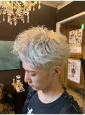 【韓国メンズスタイル】スパイキーショート×ホワイト