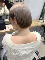 ロマリア(Lomalia)&nbsp;乾かすだけでキマる髪/馴染むハイトーンパールグレージュボブ