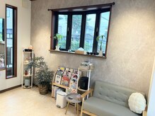 リライフアンドヘアー(Re.Life&Hair)の雰囲気（◇待合スペース◇ゆとりのあるスペースなのでお子様同伴もOK◎）