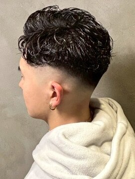 ディスイズバーバーサード(THIS IS BARBER 3rd) スキンフェード 束感 アップバング ニュアンスパーマ 20代