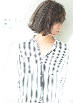 ネイヴィル(navile) オリーブベージュ×外はねショート