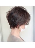 30~40代にオススメ☆動きのある前下がりショート☆