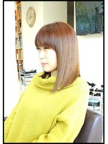 メタ(META) カット(セミロングのブツ切りスタイル)