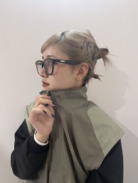 シイ(SIE) ハイトーンベージュ