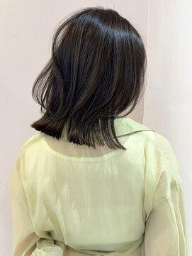 レジナヴィータ 栄(Reginavita) 切りっぱなし 透明感カラー ツヤ髪 ダークグレージュ 10代20代