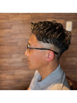 ルアナ スパシエ 千住大橋店(Luana) フェード&アイロンパーマ