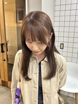 スート(suit.) 透明感たっぷりグレージュカラー