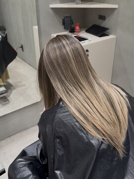 バレイヤージュ/ホワイトシルバー/シャドウルーツ