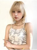 フェイスレイヤー/ボブ/ブロンド/外ハネ/金髪/ブリーチ/抜きっぱ